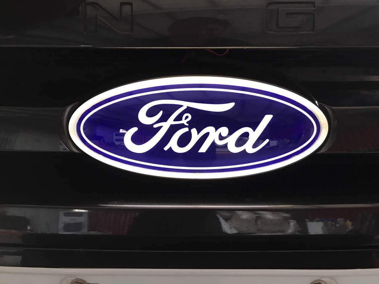 9 inch LED Emblem Blue Chrome Housing For Ford Truck F150 05-14